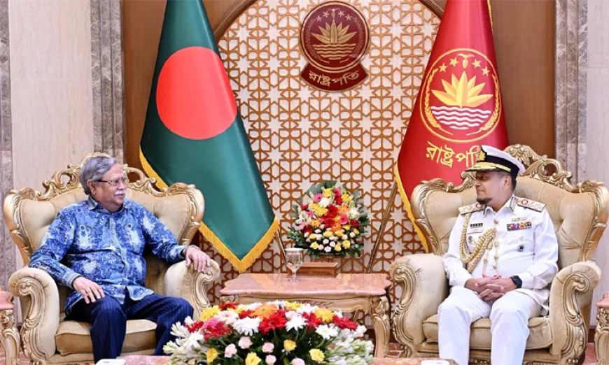 Outgoing Navy chief meets the President on farewell call