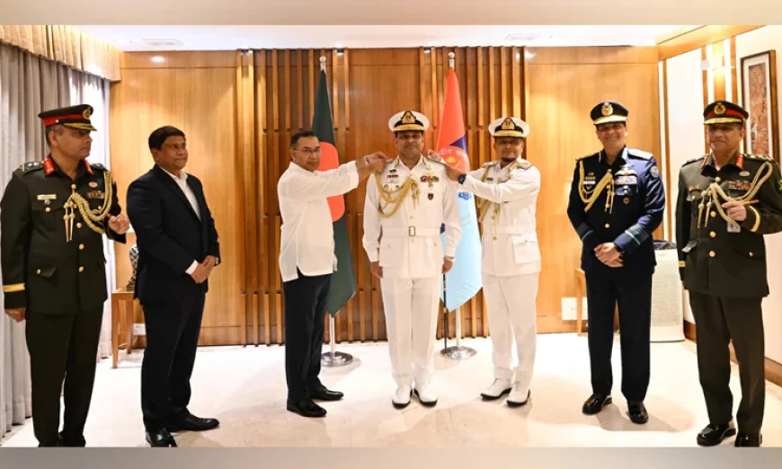PM Confers Vice Admiral Rank on New Navy Chief