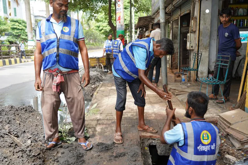 RCC Intensifies Drain Cleaning to Prevent Waterlogging