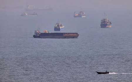 Iran Guards Refuse to Reopen Hormuz Until US Meets Tehran’s Demands
