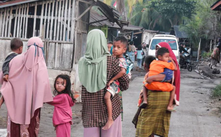 Powerful earthquake off Indonesia triggers mass evacuations