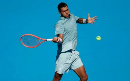 Swiatek Reaches Cincinnati Semifinals After Rybakina Injury