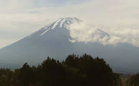 Japanese Father Leaves 7-Year-Old Alone on Mount Fuji for Hours