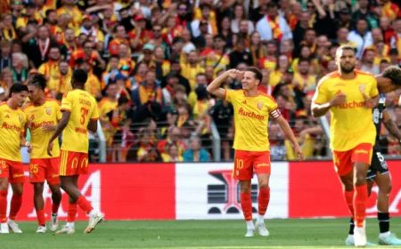 Lens thrash Auxerre as Thauvin scores twice from the spot