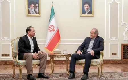 Pakistan army chief meets Iran president in Tehran