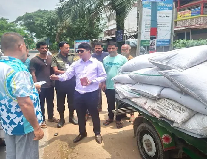 Fertilizer dealer fined Tk 10,000 in Paba