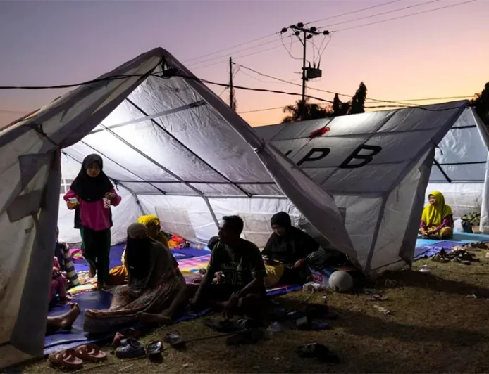 Deadly Indonesian quake displaces nearly 13,000 people