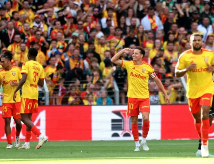 Lens thrash Auxerre as Thauvin scores twice from the spot