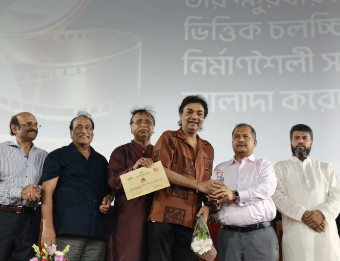 58 film personalities honoured at ‘Hridoye Dhaka 416’