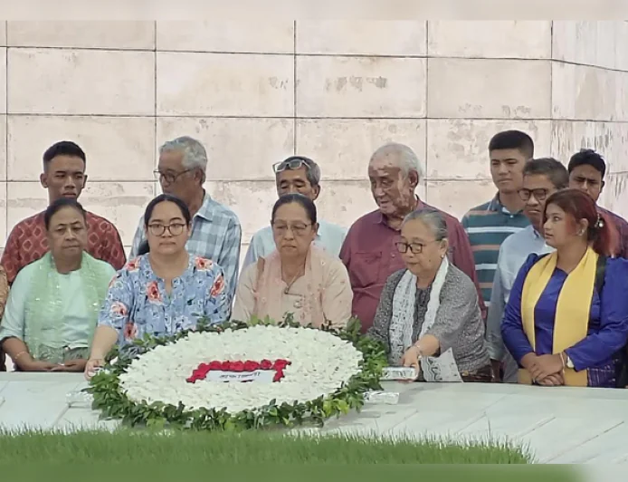 Bohmong royal family pays tribute at graves of Shaheed Zia and Khaleda Zia