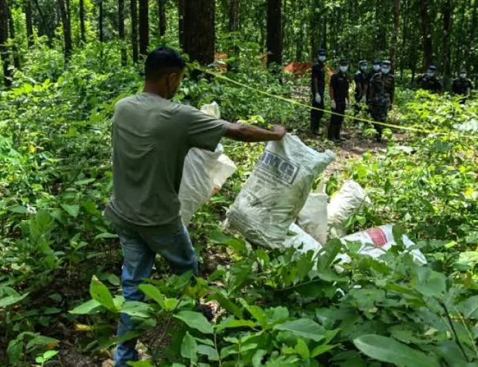 Nepal begins burials as flood death toll rises to 752