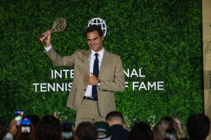 Federer gets emotional as he enters Tennis Hall of Fame
