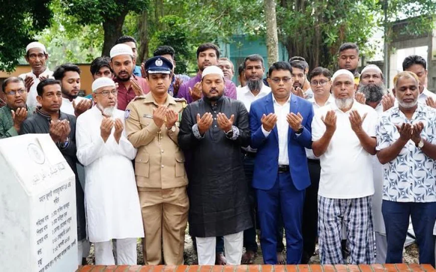 RCC administrator pays tribute at July martyr Sakib's grave