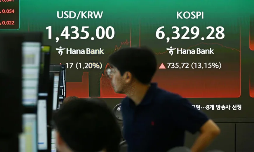 Asian Stocks Slip as Tech Shares Face Fresh Pressure
