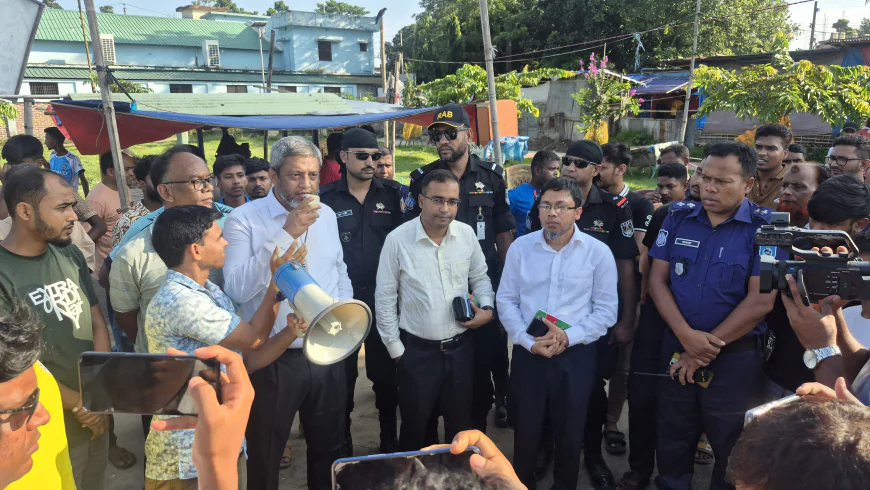 Admin’s drive to evict illegal  Shops in Nilphamari big field