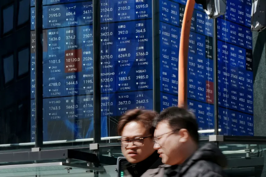 Asian stocks mostly track Wall Street record as US data ease rate concerns