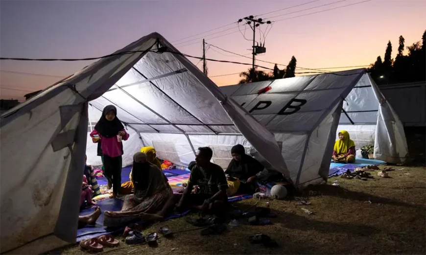 Deadly Indonesian quake displaces nearly 13,000 people