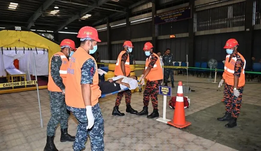 Navy, Fire Service Hold Joint Chemical Disaster Response Drill in Ctg