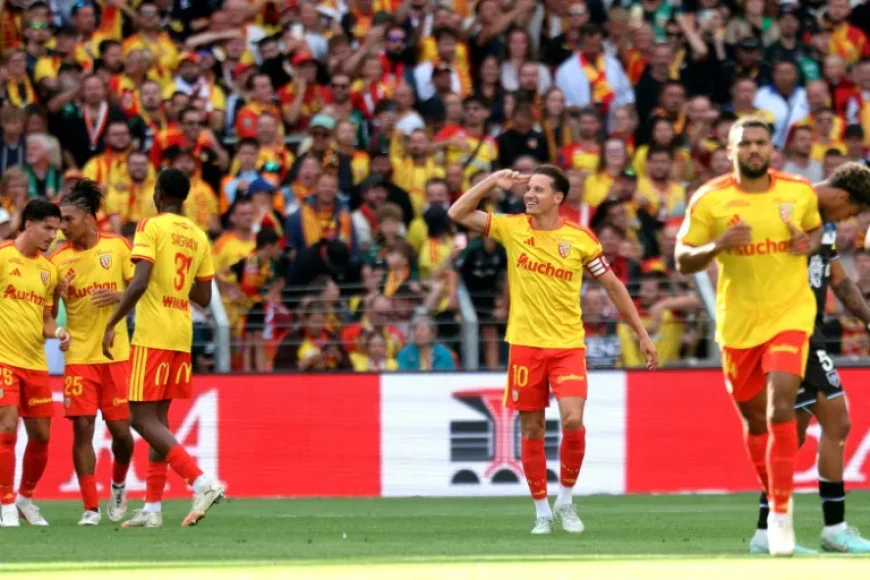 Lens thrash Auxerre as Thauvin scores twice from the spot