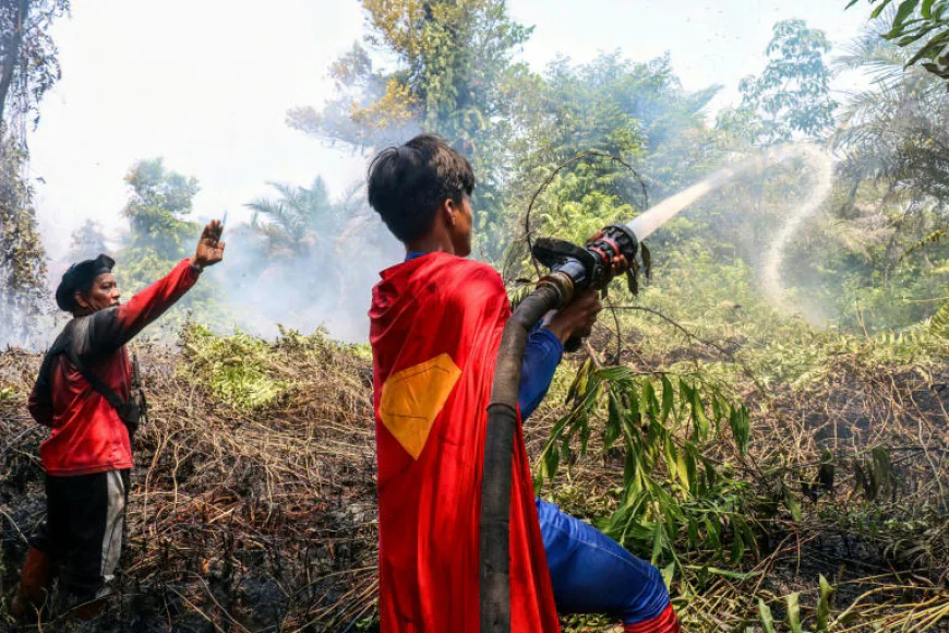 Indonesian teenager in Superman costume joins wildfire fight