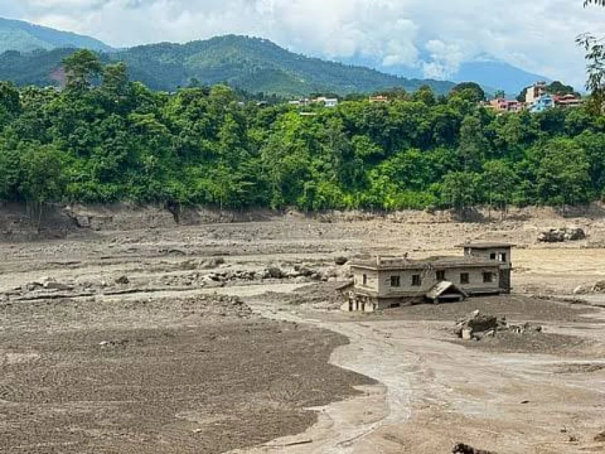 Chinese rescuers search for 558 missing after Nepal Tibet floods