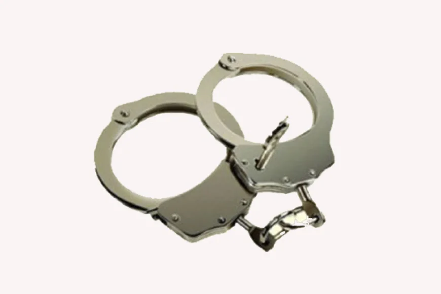 Suspected smuggler arrested in Khulna with gold and diamond jewellery