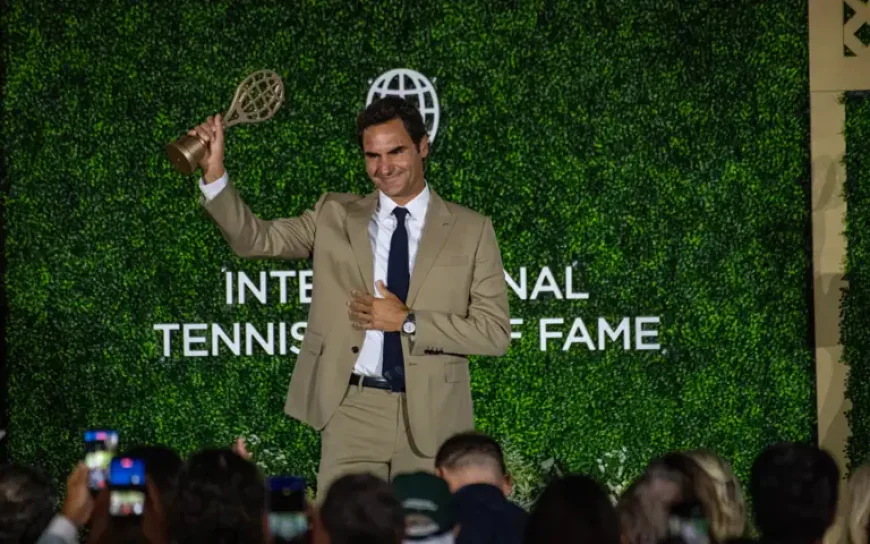 Federer gets emotional as he enters Tennis Hall of Fame