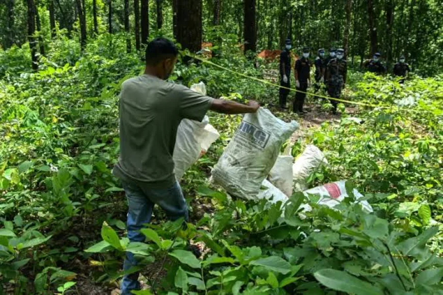Nepal begins burials as flood death toll rises to 752