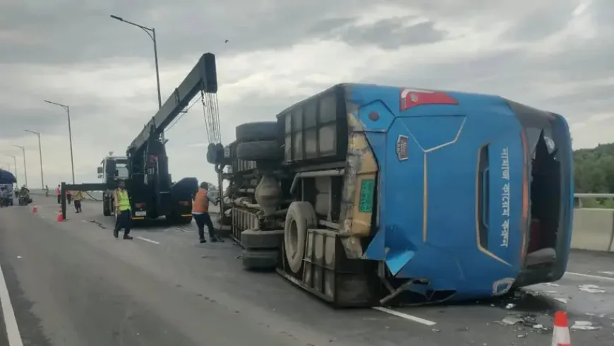 Bus overturns on Padma Bridge slope, 10 injured