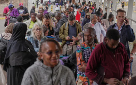 Kenya airport staff end strike