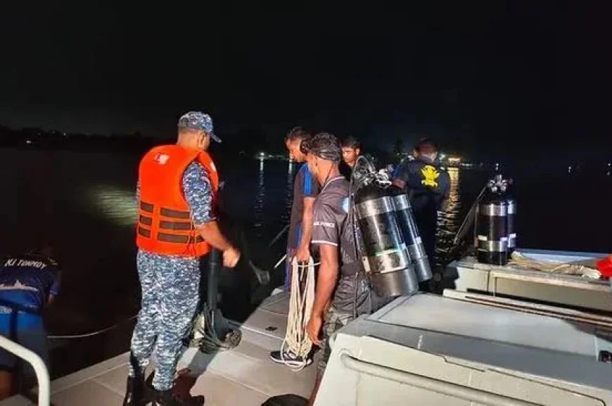 Youth missing after trawler capsizes in Khulna collision
