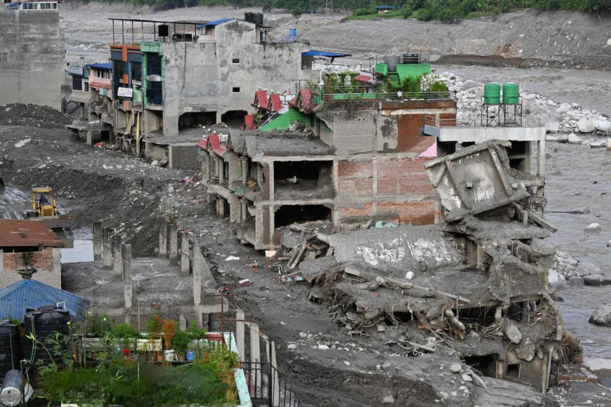 Rescuers press on with search for Nepal flood survivors