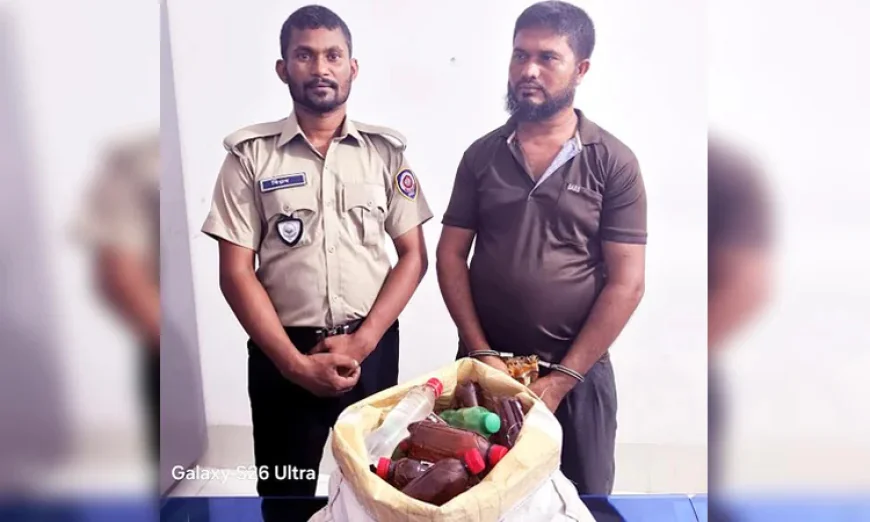 Man held with 10 liters of fermented liquor in Rangpur