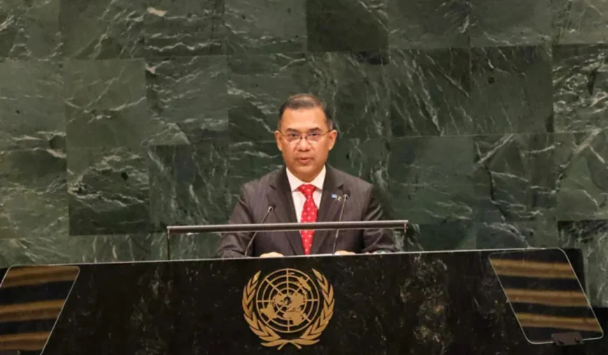 PM vows to build a prosperous and democratic Bangladesh