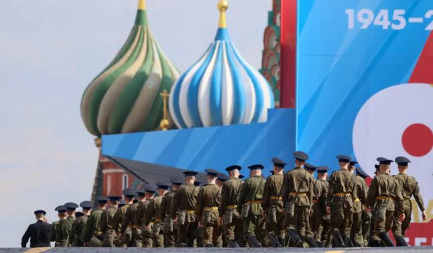 Russia urges diplomats and foreigners to leave Kyiv over strike threat