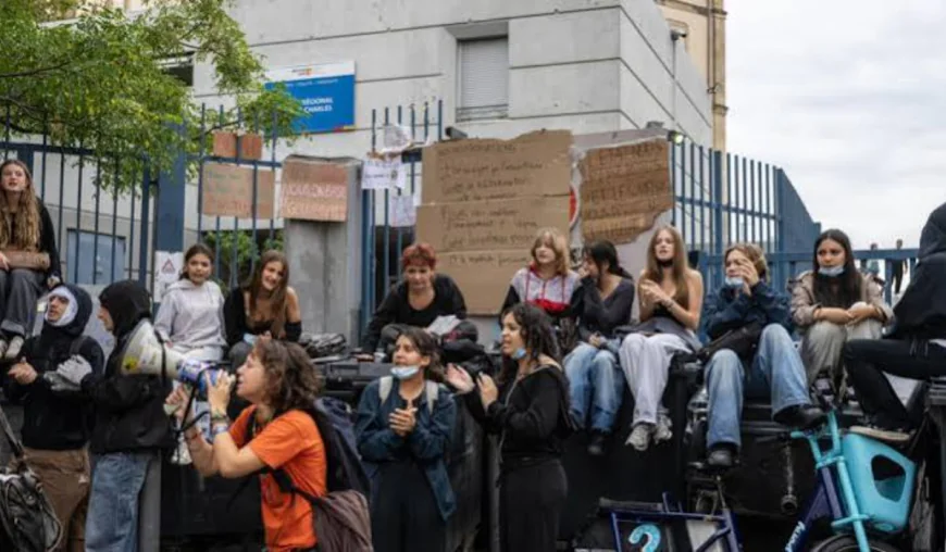 Up to 500 French schools to partially or fully close Monday: minister
