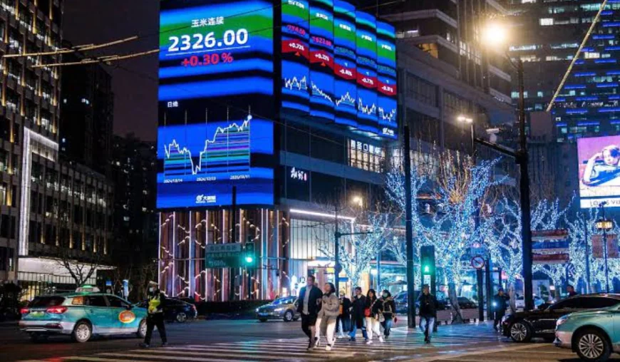 Asian stocks mixed as oil prices retreat amid AI concerns