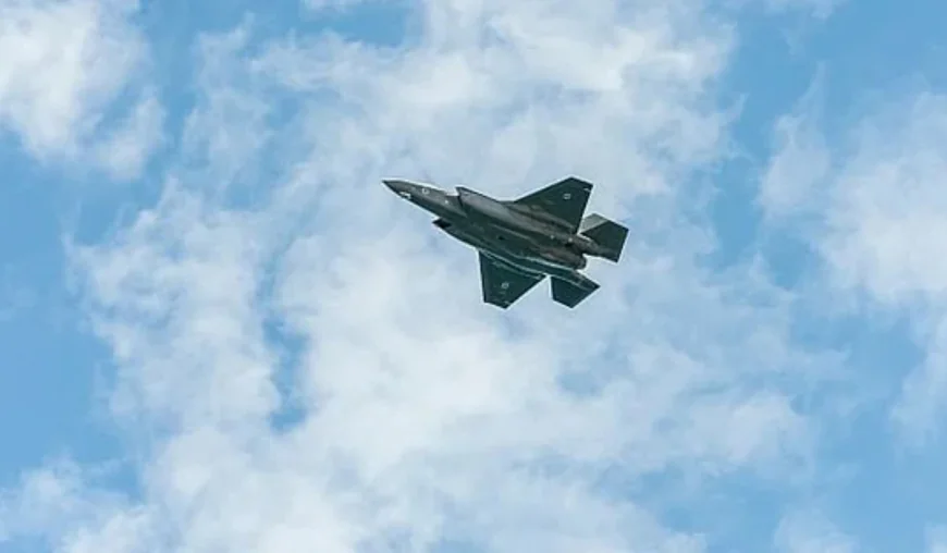 Pentagon and Lockheed agree to produce 850 F-35 jets over 10 years
