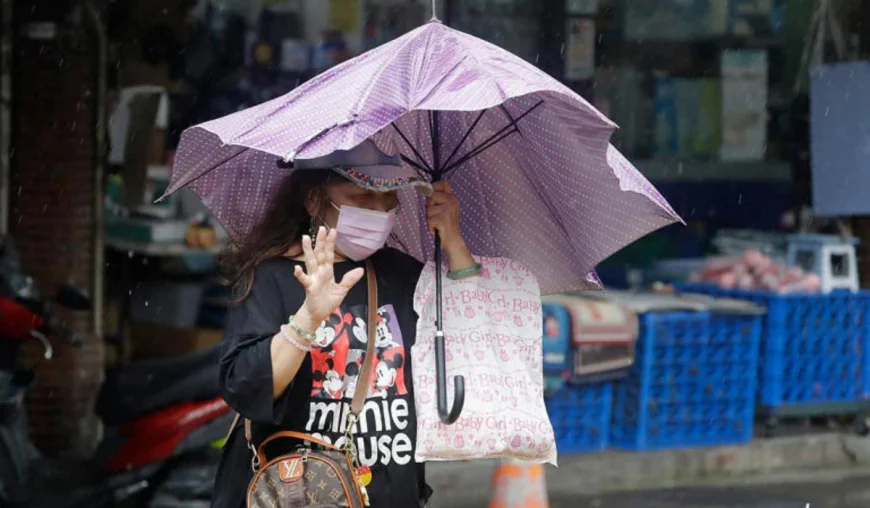 Typhoon Champi leaves thousands without power in Taiwan